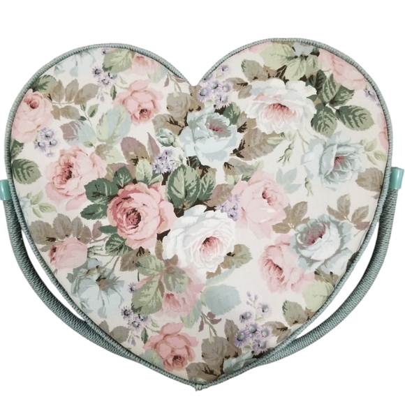 Vintage Heart Shaped Wicker Basket/Sewing Basket/Picnic Basket 14"x11"x7" - Picture 1 of 5